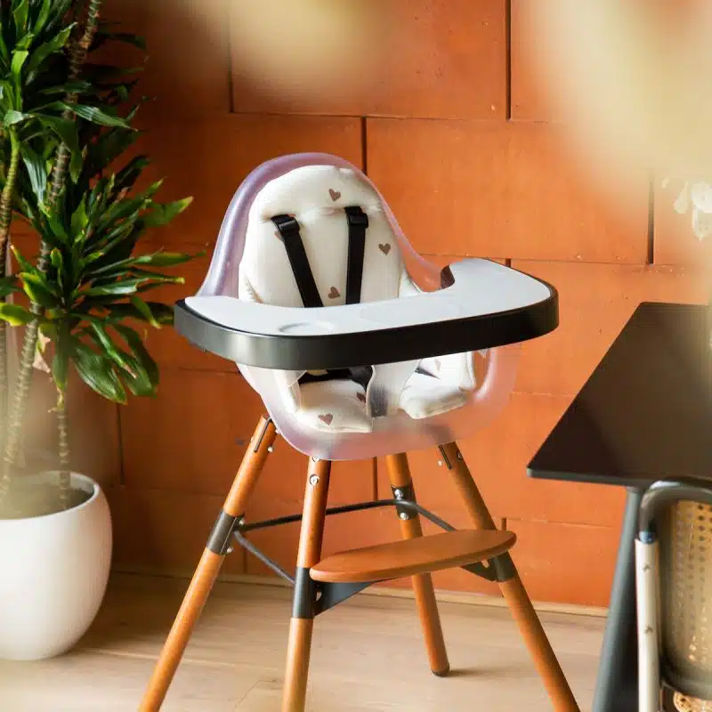 Tout savoir sur le choix de la chaise haute pour nourrir bébé